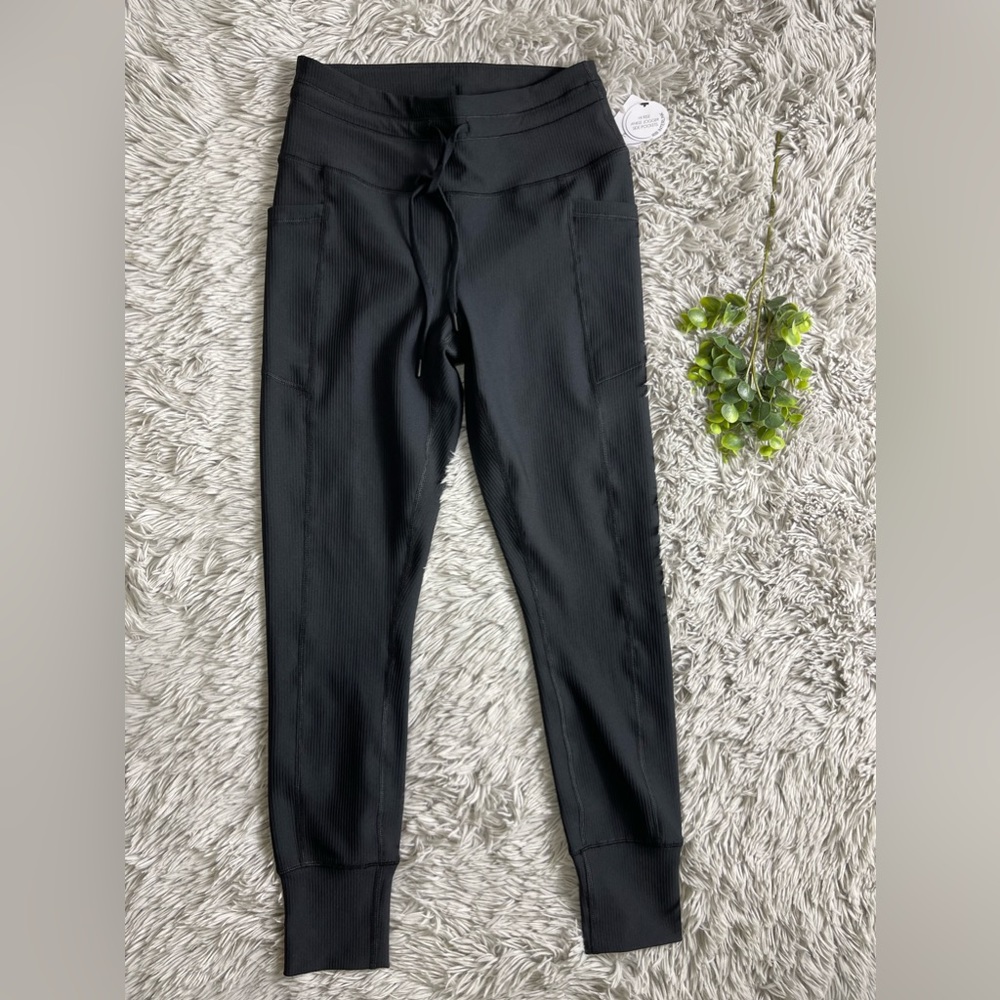 NWT yogalicious black lux inversion power high rise yoga ribbed joggers size xs